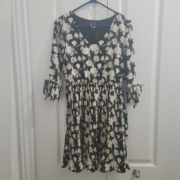 NWT Smak Parlour Lead Like A Girl Fit & Flare V-Neck Pleated Dress - Picture 5 of 15